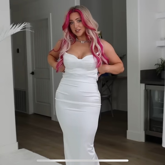 As seen on HopeScope - Ariana Grande’s lookalike wedding dress - Picture 1 of 4